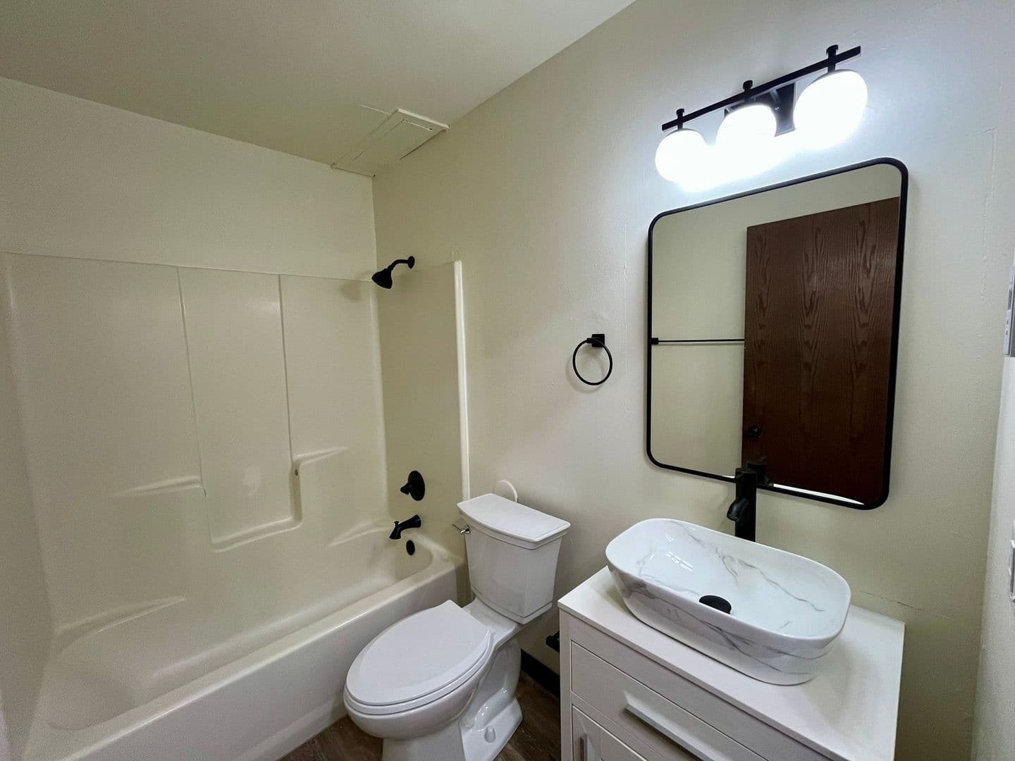 Marshfield Apartment: 1010 Sawyer Dr