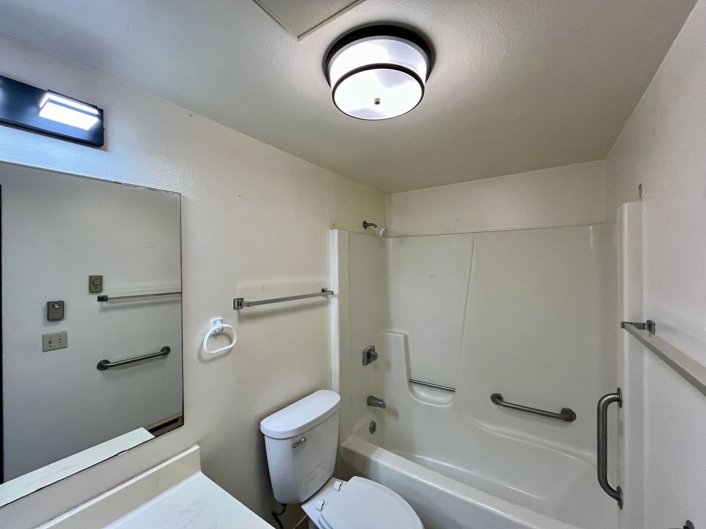 Marshfield Apartment: 1711 Sawyer Dr