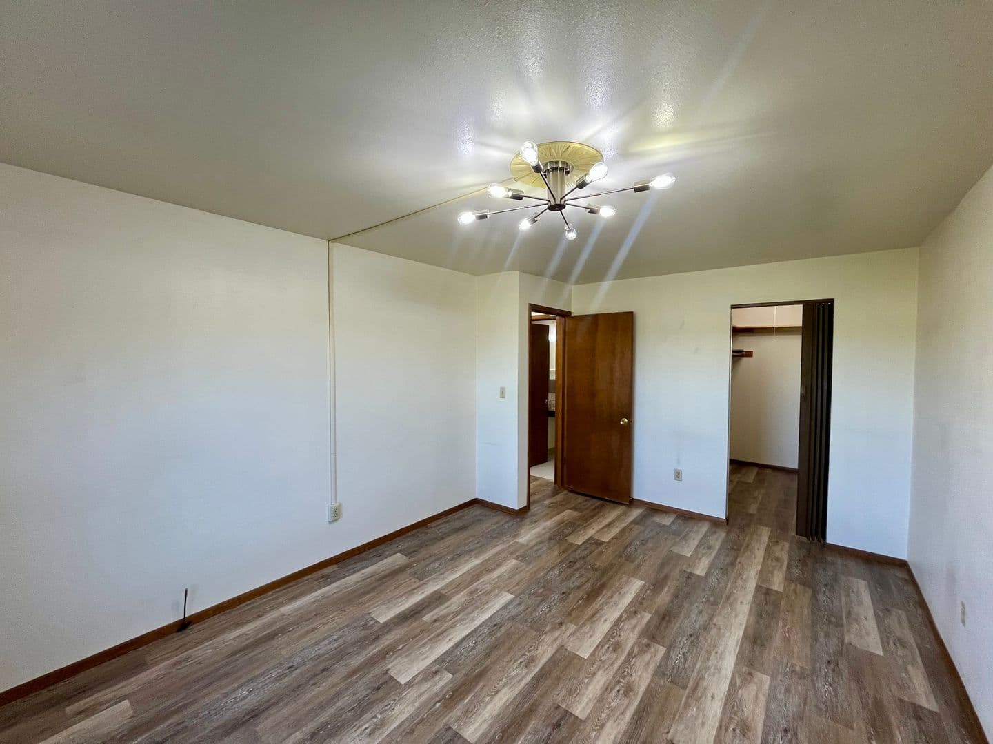 Marshfield Apartment: 619 Laurel Ct