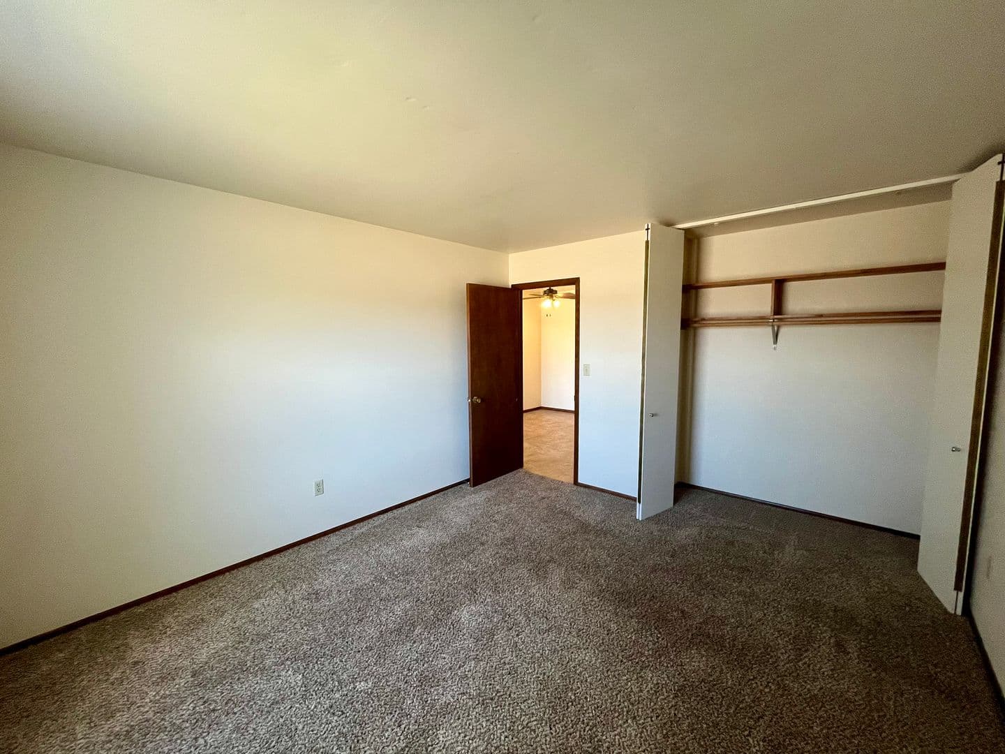 Marshfield Apartment: 619 Laurel Ct