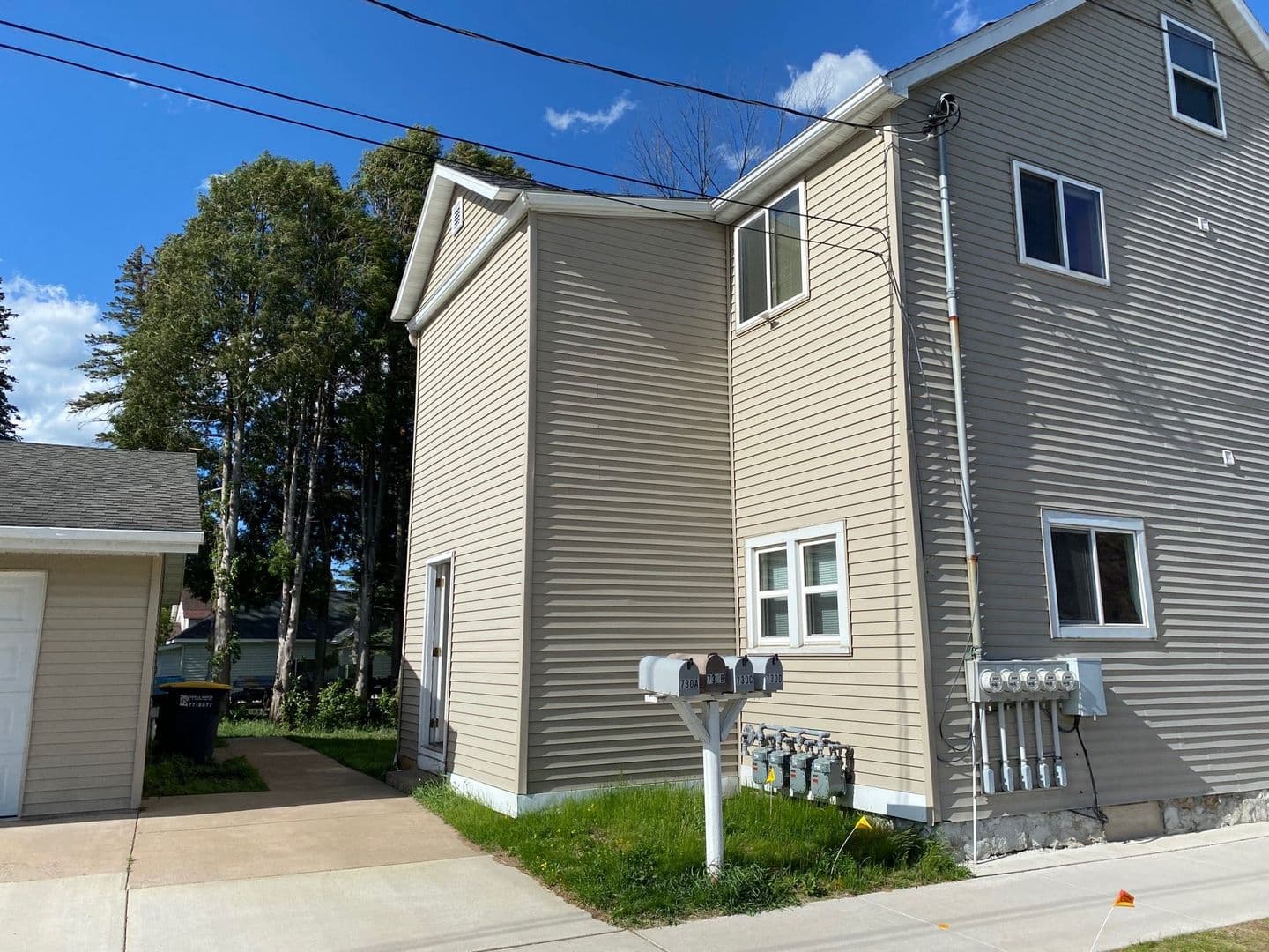 Rhinelander Apartment: 730 Wabash Street