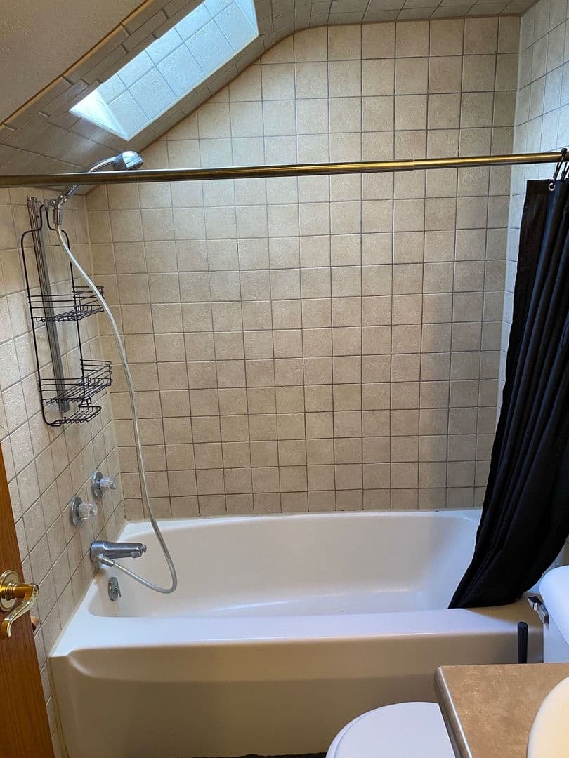 Marshfield Apartment: 410 N Maple Ave