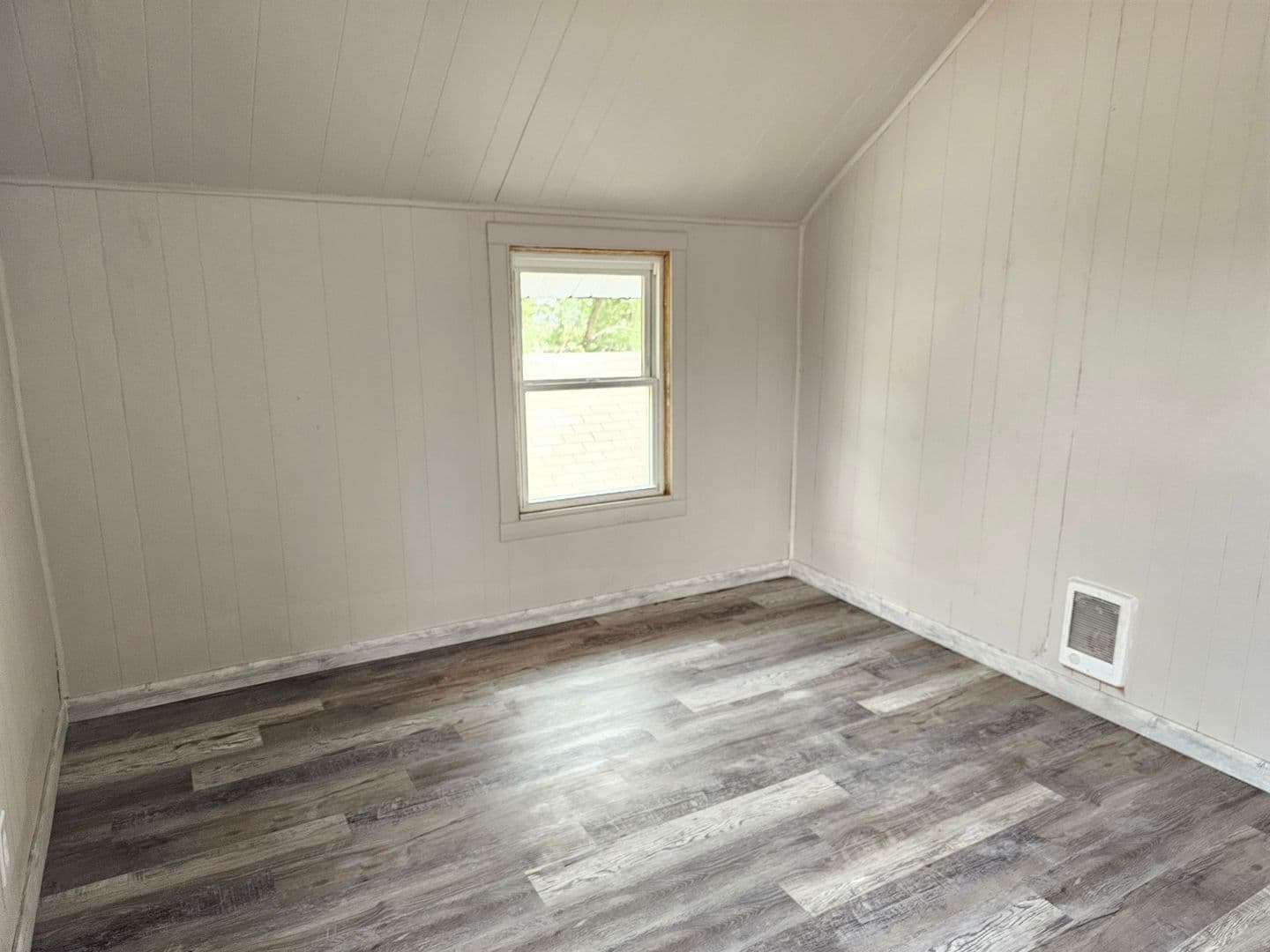 Nekoosa Apartment: 618 North St