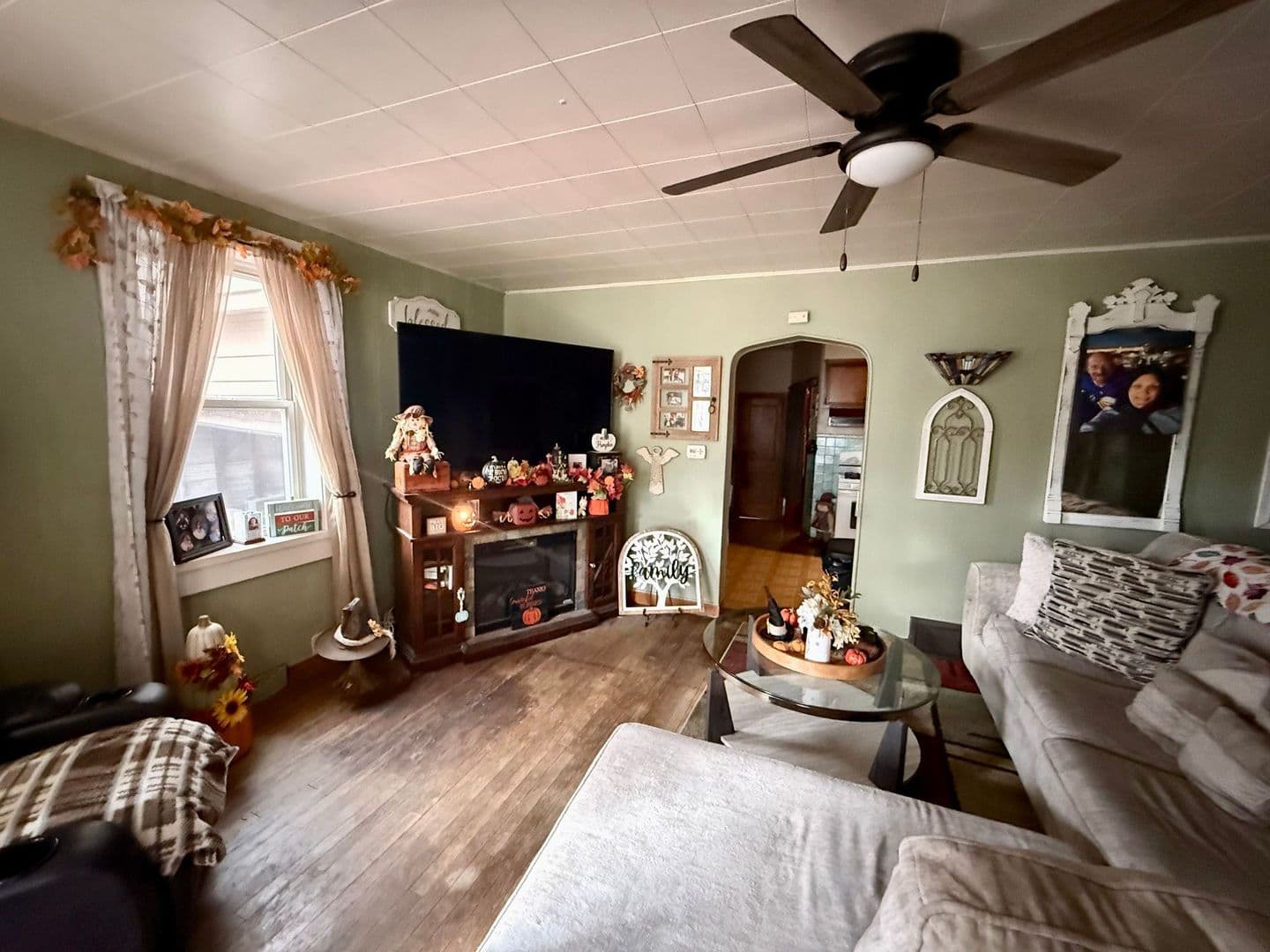 Merrill House: 604 N Genesee St