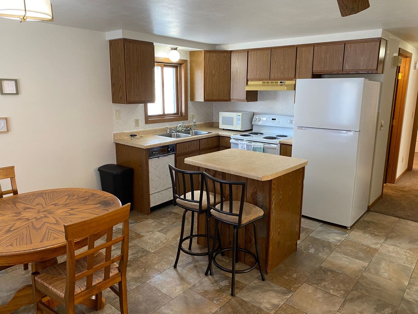 Marshfield Apartment: 307 S Vine Avenue