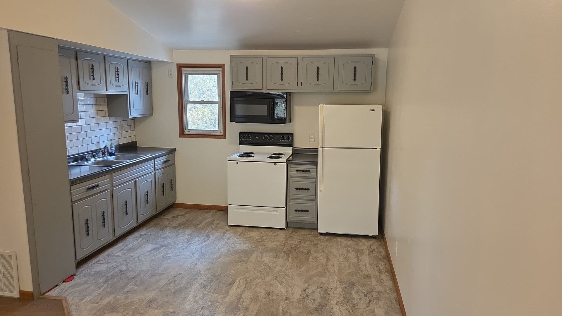 Peshtigo Apartment: 401 S Wells Avenue