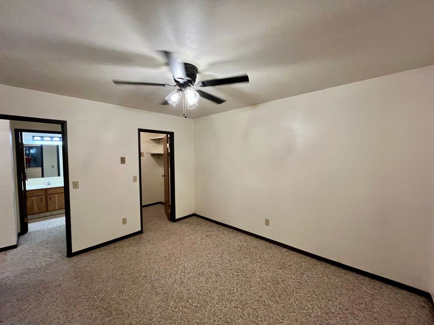 Marshfield Apartment: 1711 Sawyer Dr
