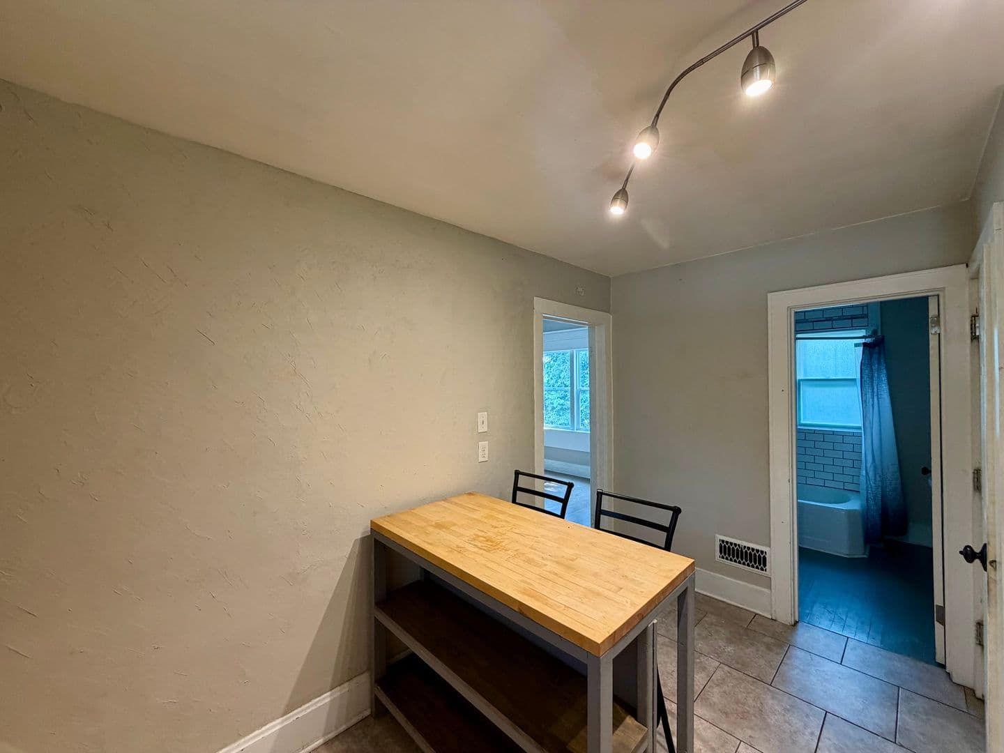Rhinelander Apartment: 603 N Stevens Street