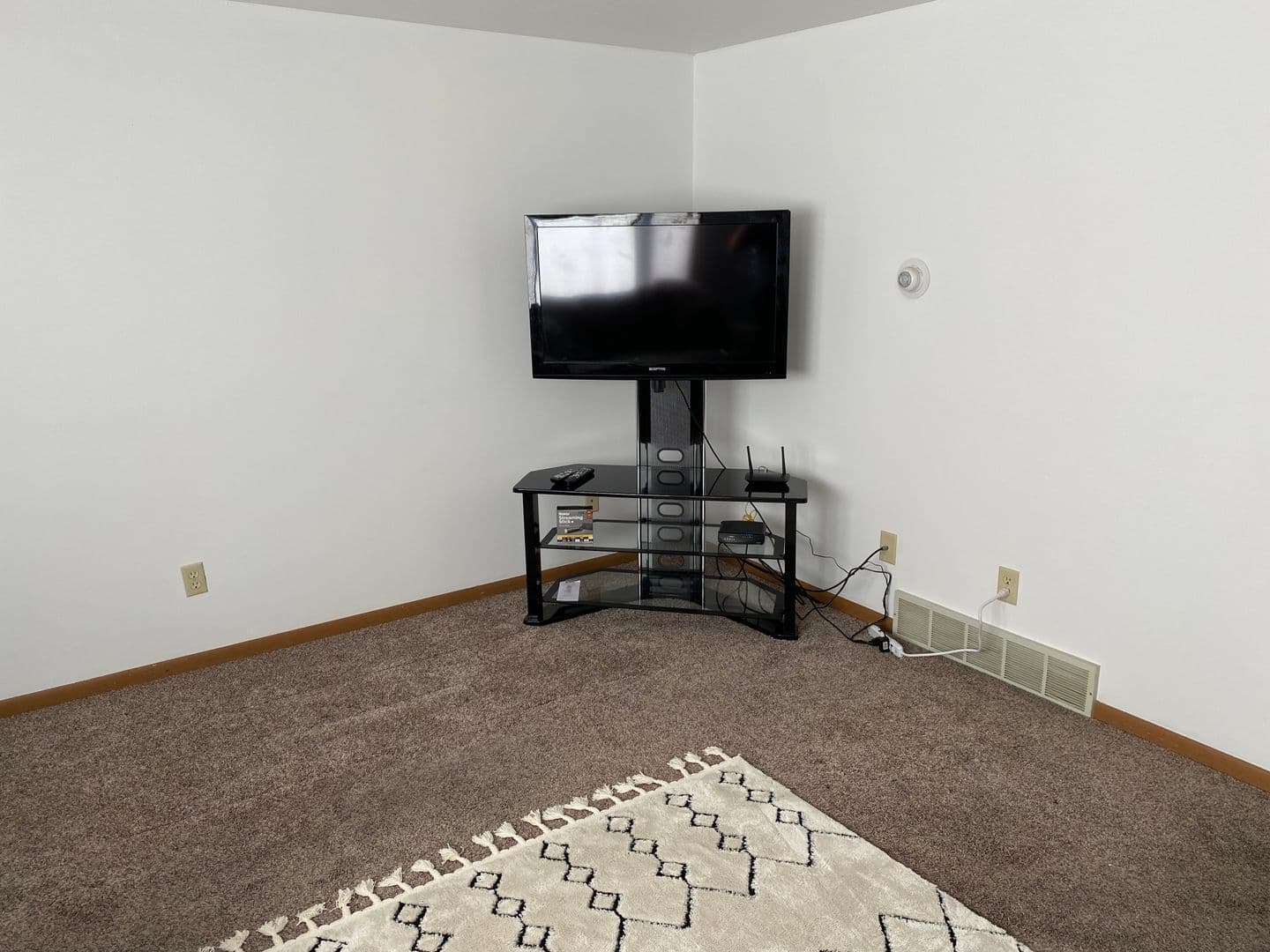 Marshfield Apartment: 307 S Vine Avenue