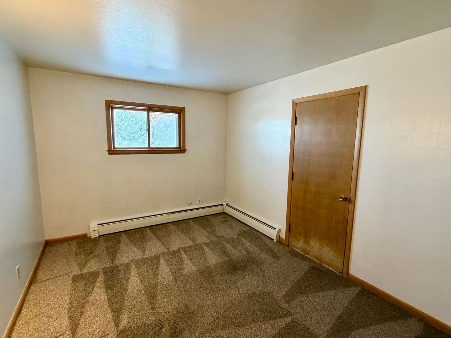 Stevens Point Apartment: 1100 Sunset Blvd