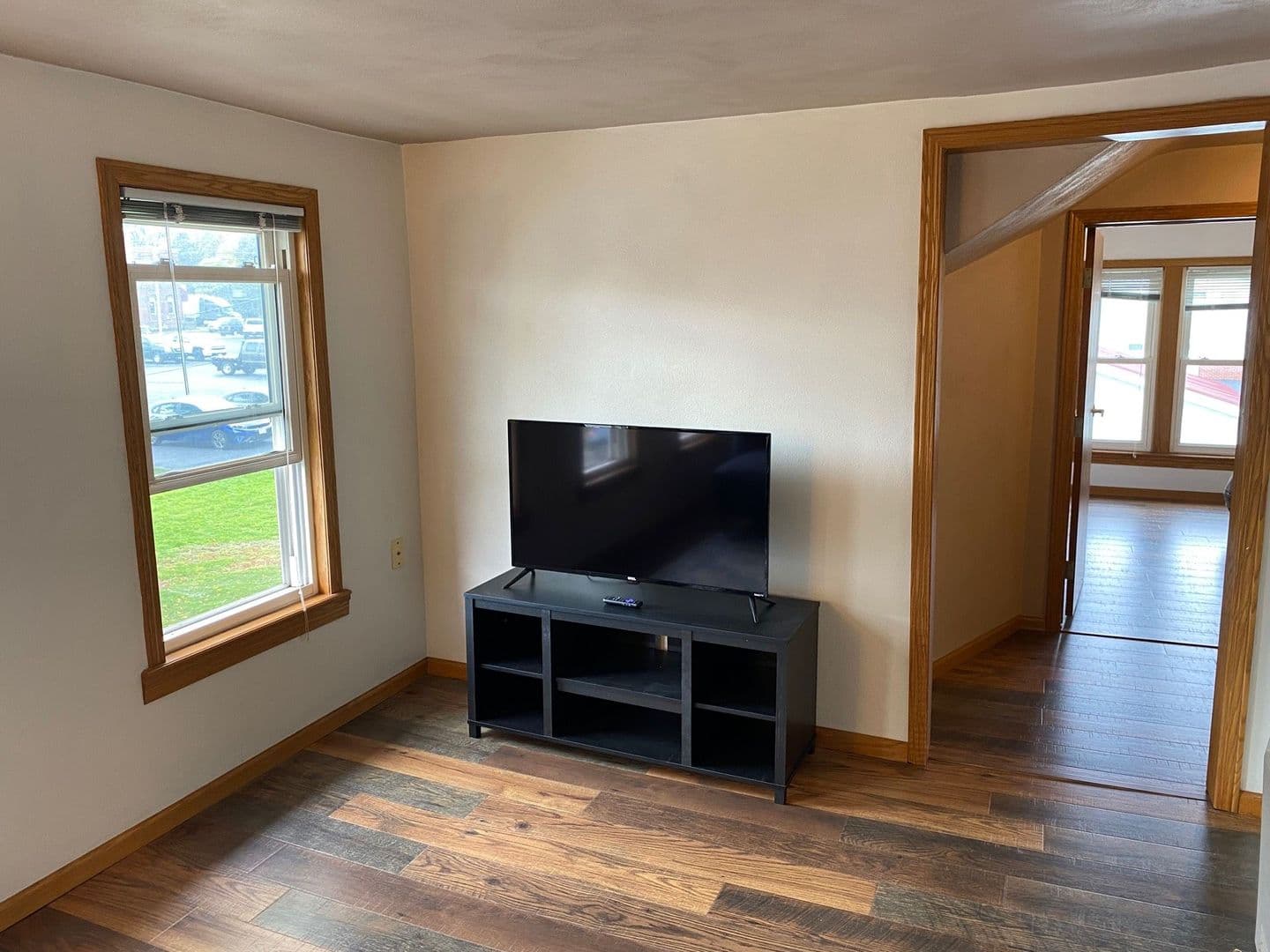 Marshfield Apartment: 410 N Maple Ave