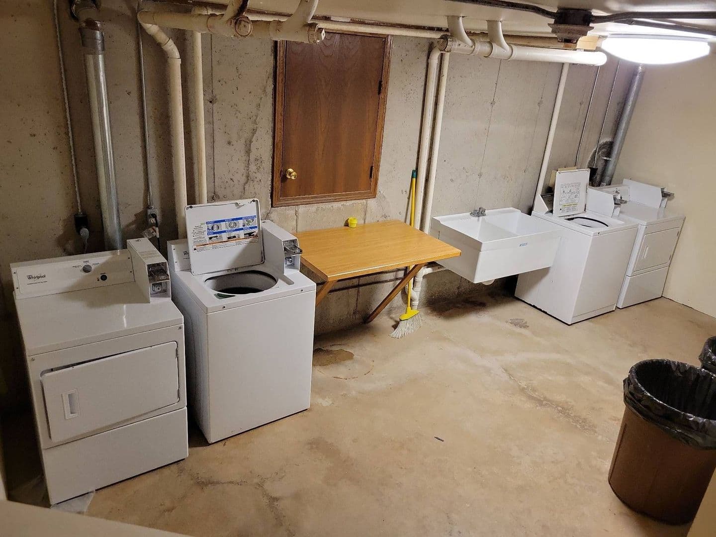 Stratford Apartment: 119000 E North St