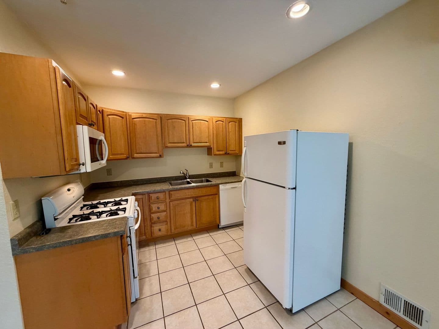 Rhinelander Apartment: 436 Thayer St