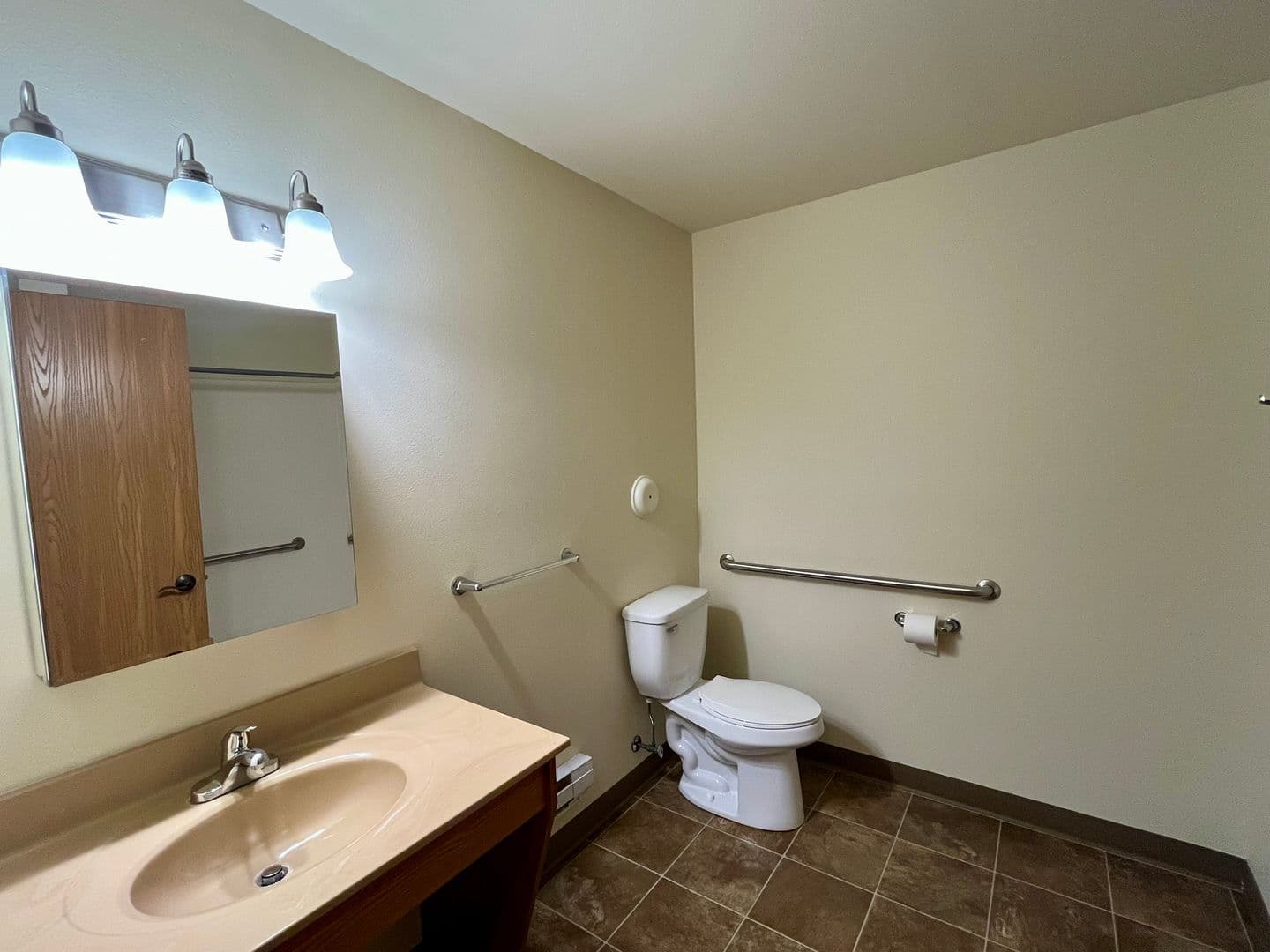 Weston Apartment: 3102 Jelinek Ave