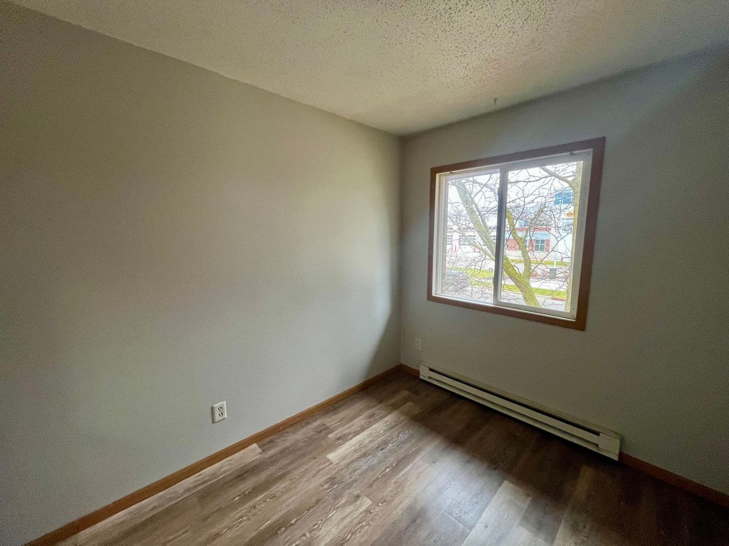 Tomah Apartment: 401 - 405 N Glendale Ave