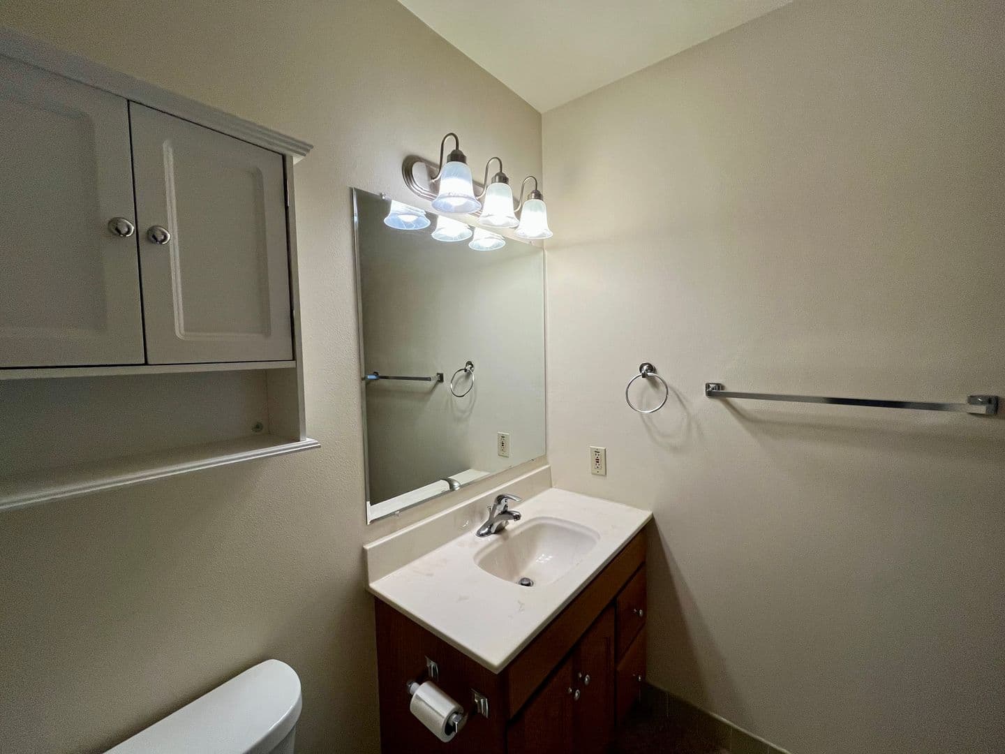 Marshfield Apartment: 619 Laurel Ct