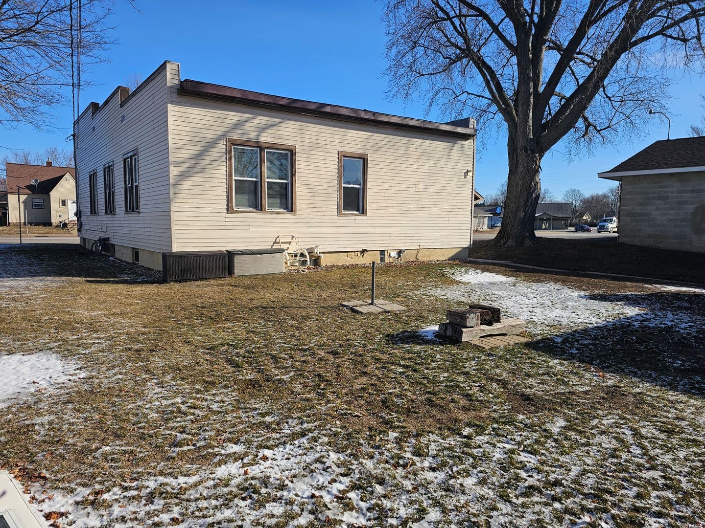 Wisconsin Rapids Apartment: 1821 W Grand Ave