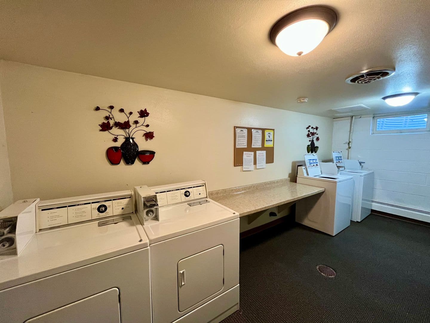 Marshfield Apartment: 619 Laurel Ct