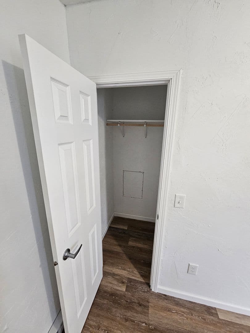 Gillett Apartment: 100 N Lake Ave