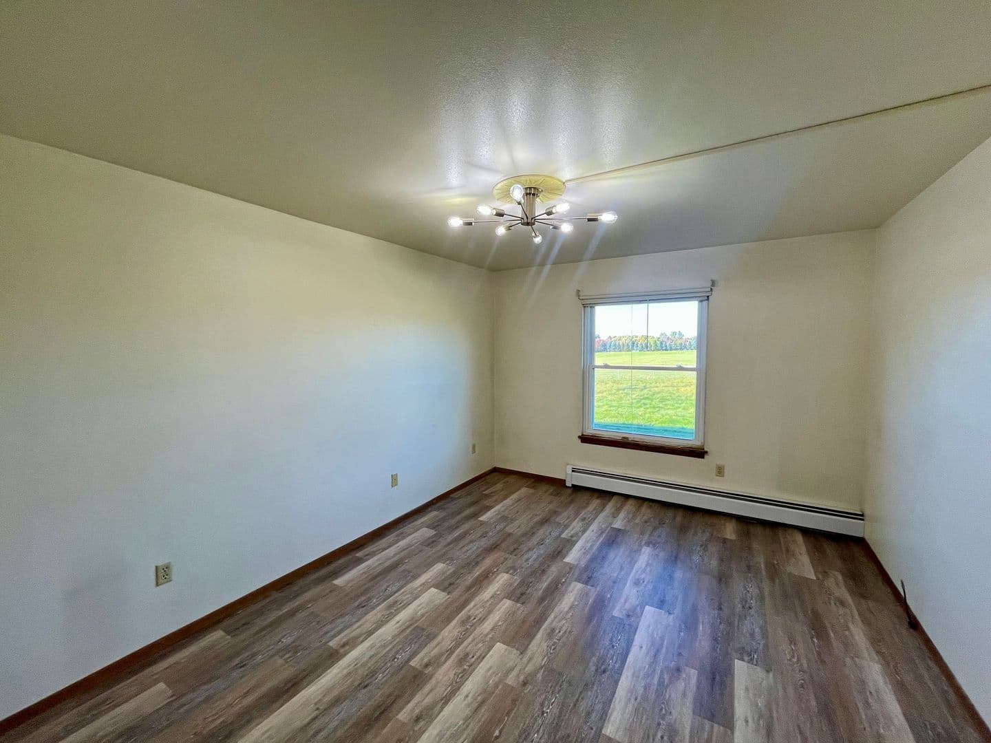 Marshfield Apartment: 619 Laurel Ct