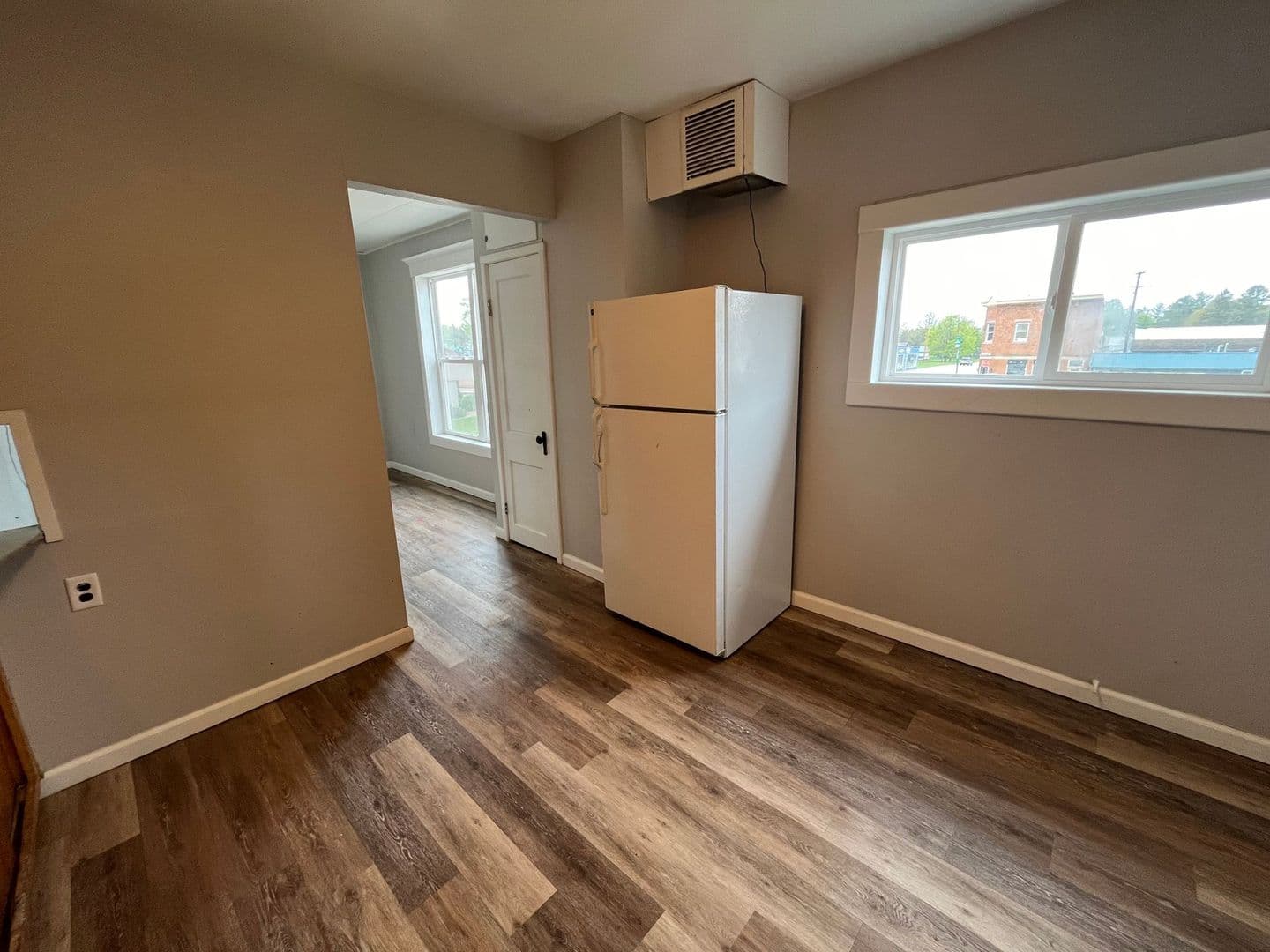 Marion Apartment: 112 E Garfield Ave