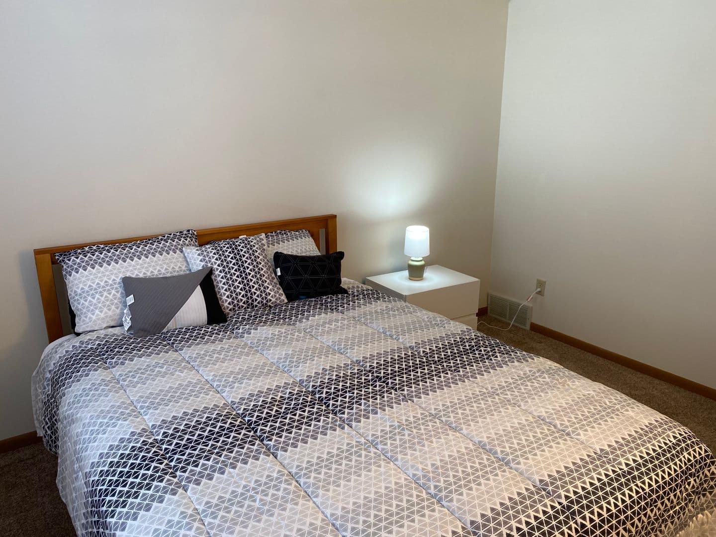 Marshfield Apartment: 307 S Vine Avenue
