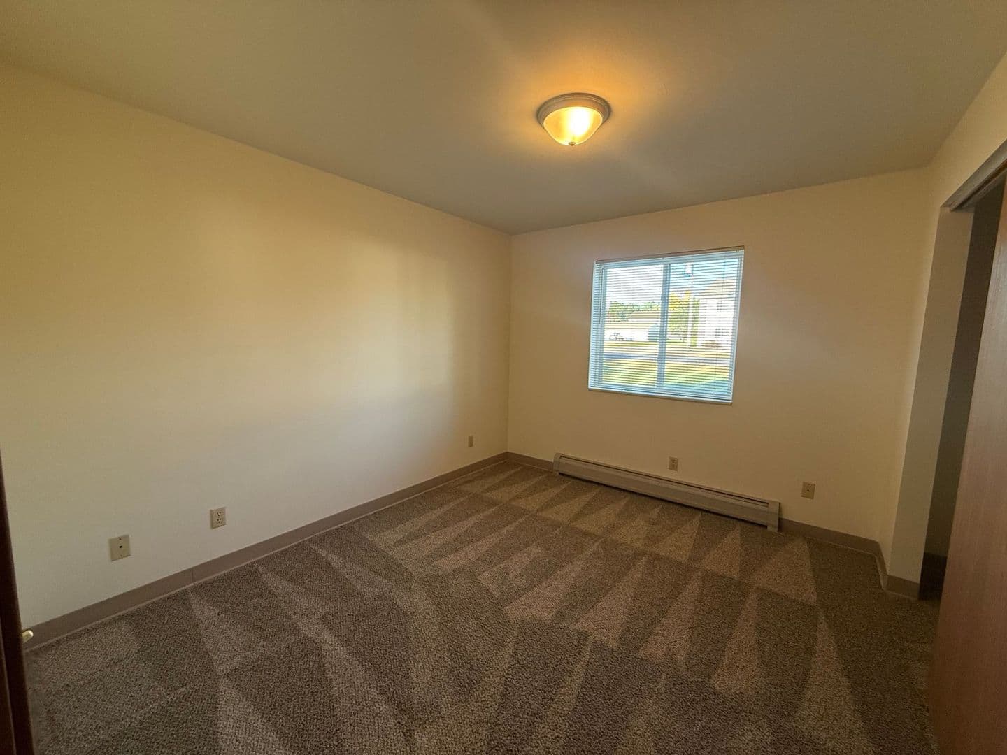 Plover Apartment: 3126 Wilson Avenue