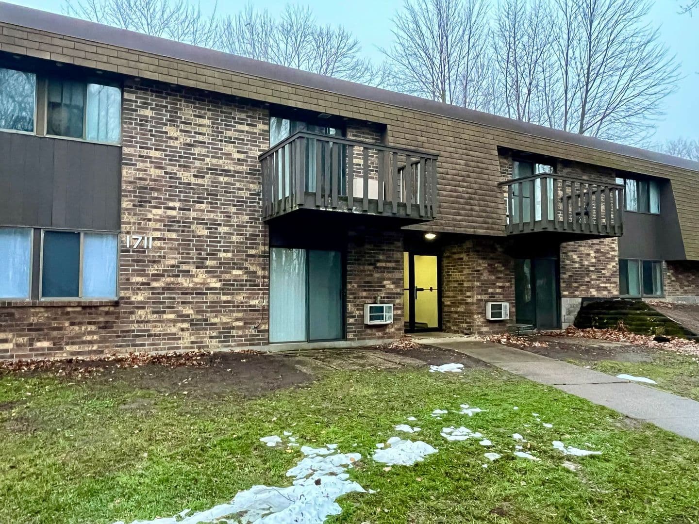 Marshfield Apartment: 1711 Sawyer Dr