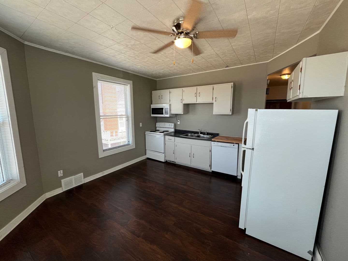 Wausau Apartment: 1015 Grand Ave
