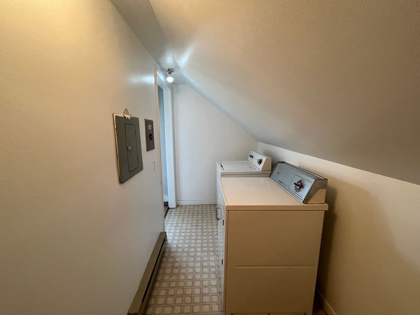 Wausau Apartment: 803 Grand Ave