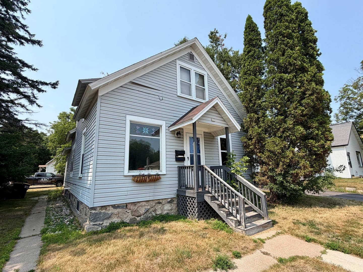 Rhinelander Apartment: 603 N Stevens Street