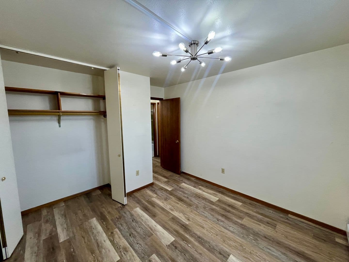 Marshfield Apartment: 619 Laurel Ct