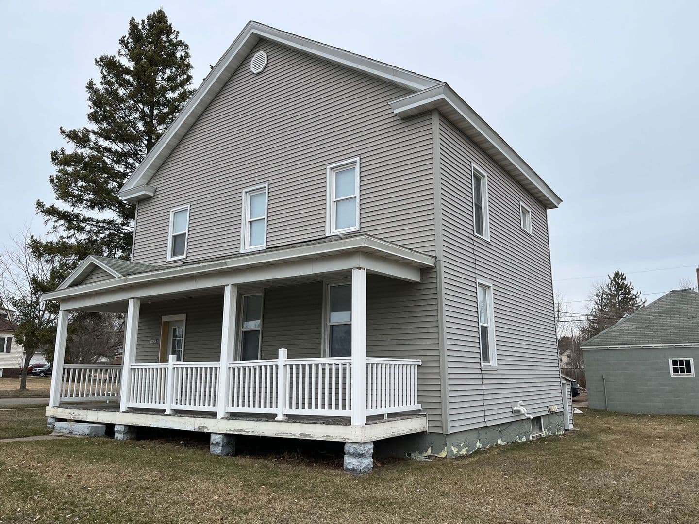 Merrill Apartment: 1800 E Main St