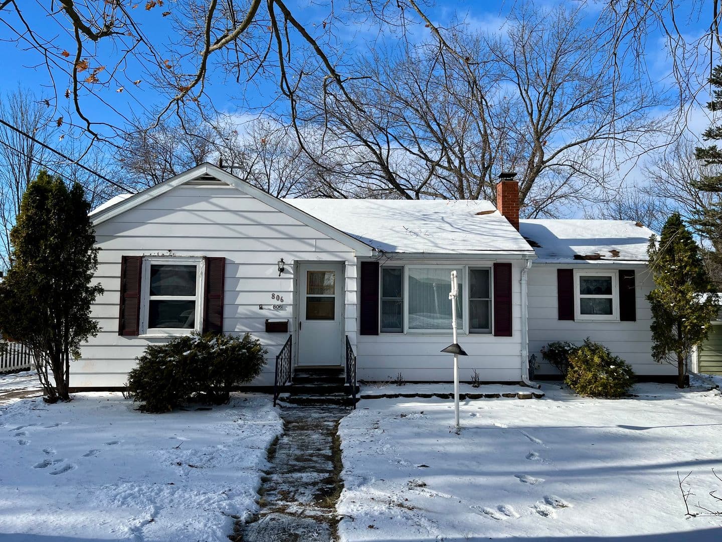 Merrill House: 806 Lake St