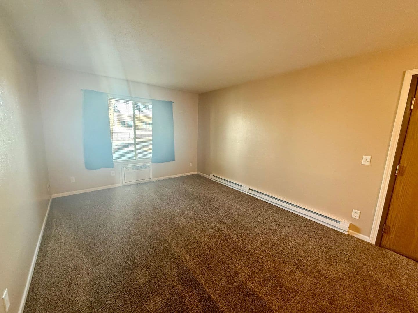 Tomah Apartment: 401 - 405 N Glendale Ave