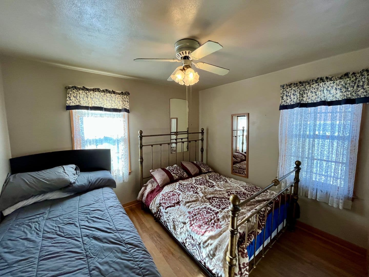 Merrill House: 806 Lake St