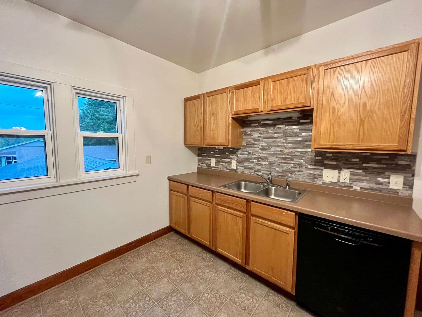 Rhinelander Apartment: 730 Wabash Street
