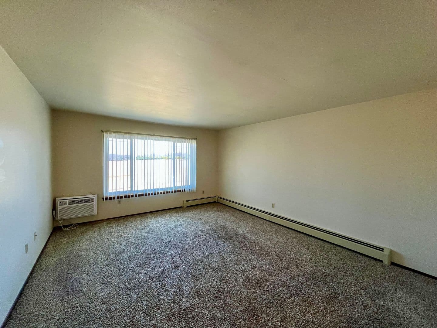 Marshfield Apartment: 619 Laurel Ct