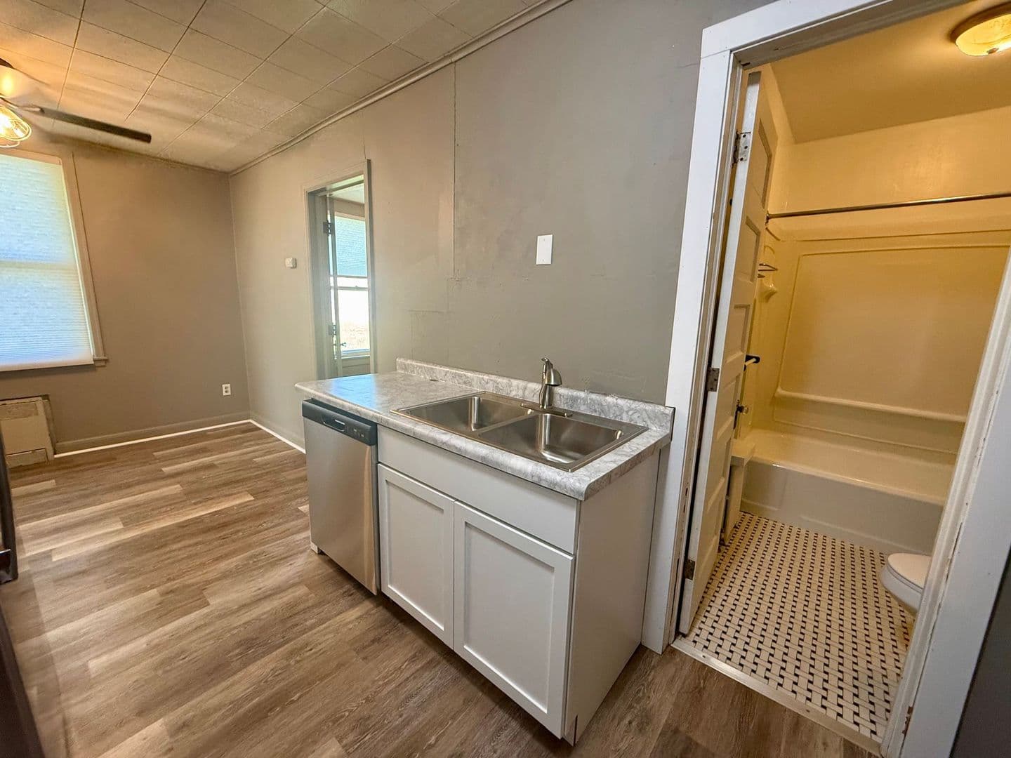 Merrill Apartment: 110 S State St
