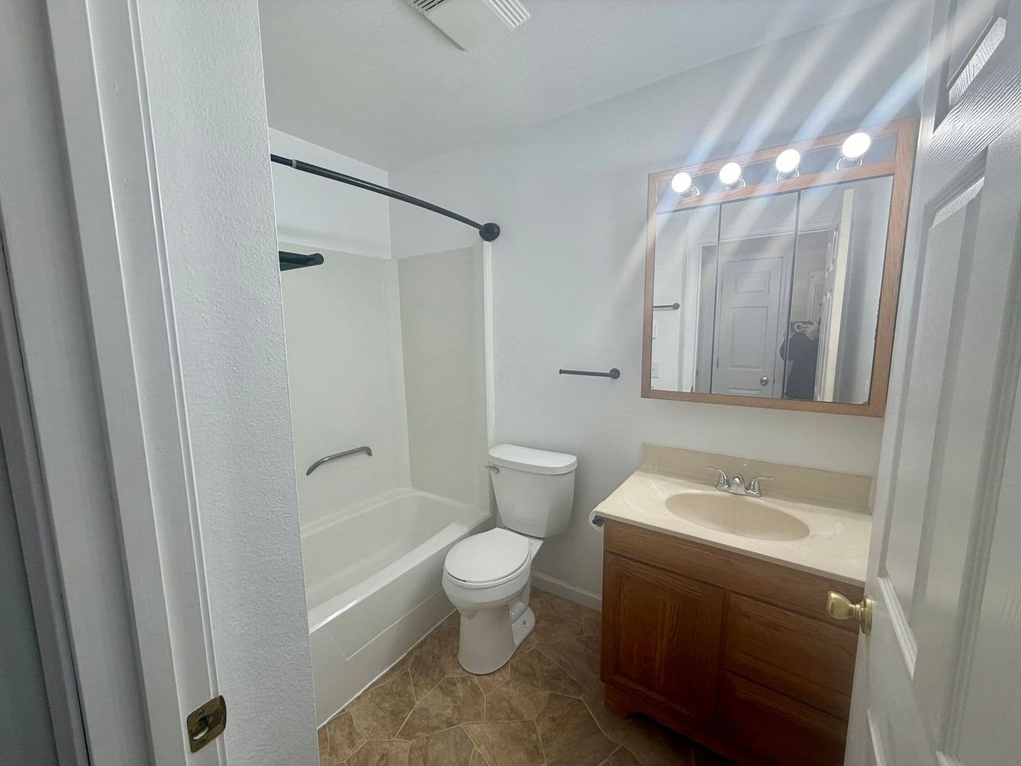 Tomah Apartment: 401 - 405 N Glendale Ave