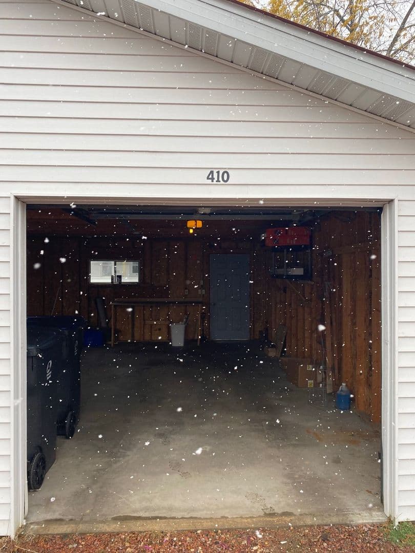 Marshfield Apartment: 410 N Maple Ave