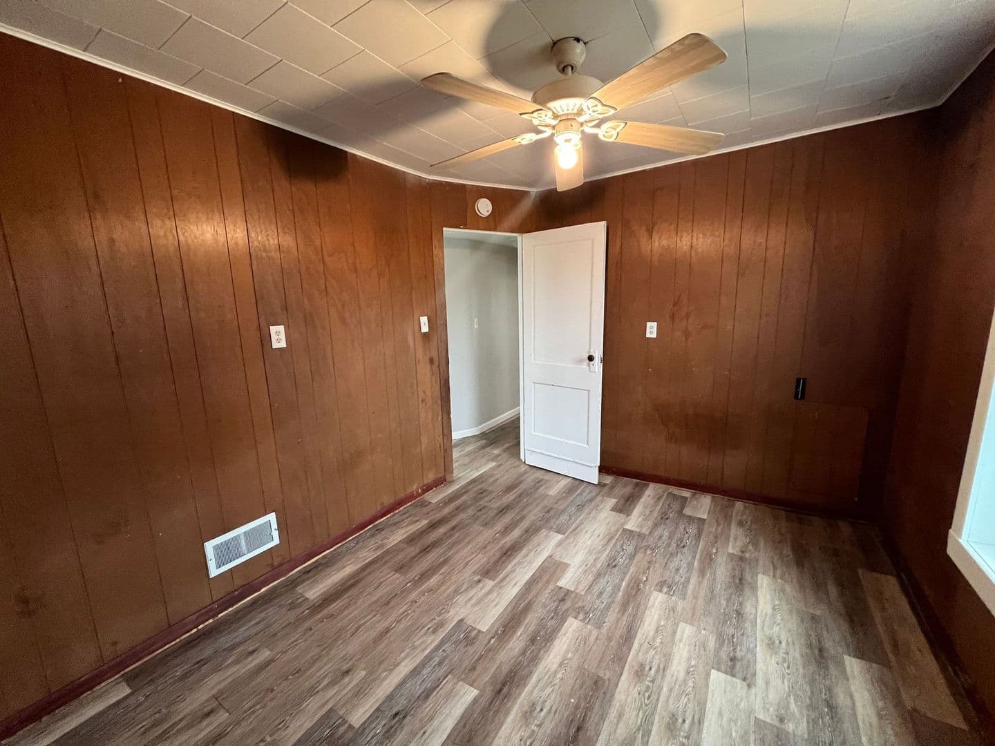 Marion Apartment: 112 E Garfield Ave
