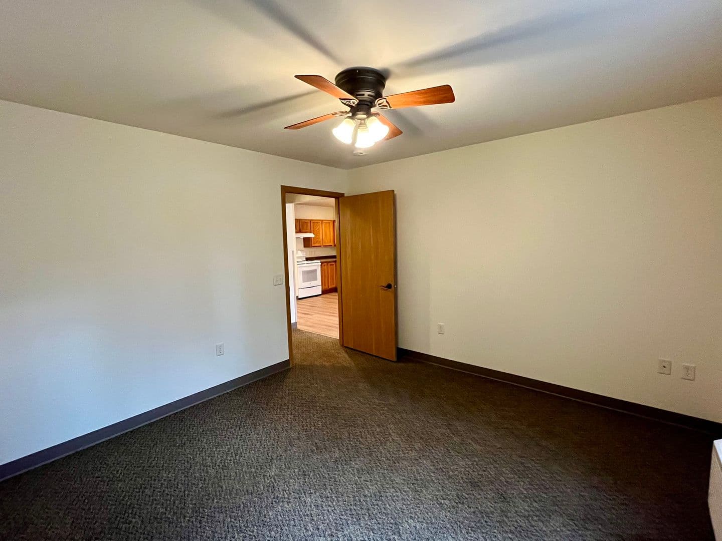 Weston Apartment: 3102 Jelinek Ave