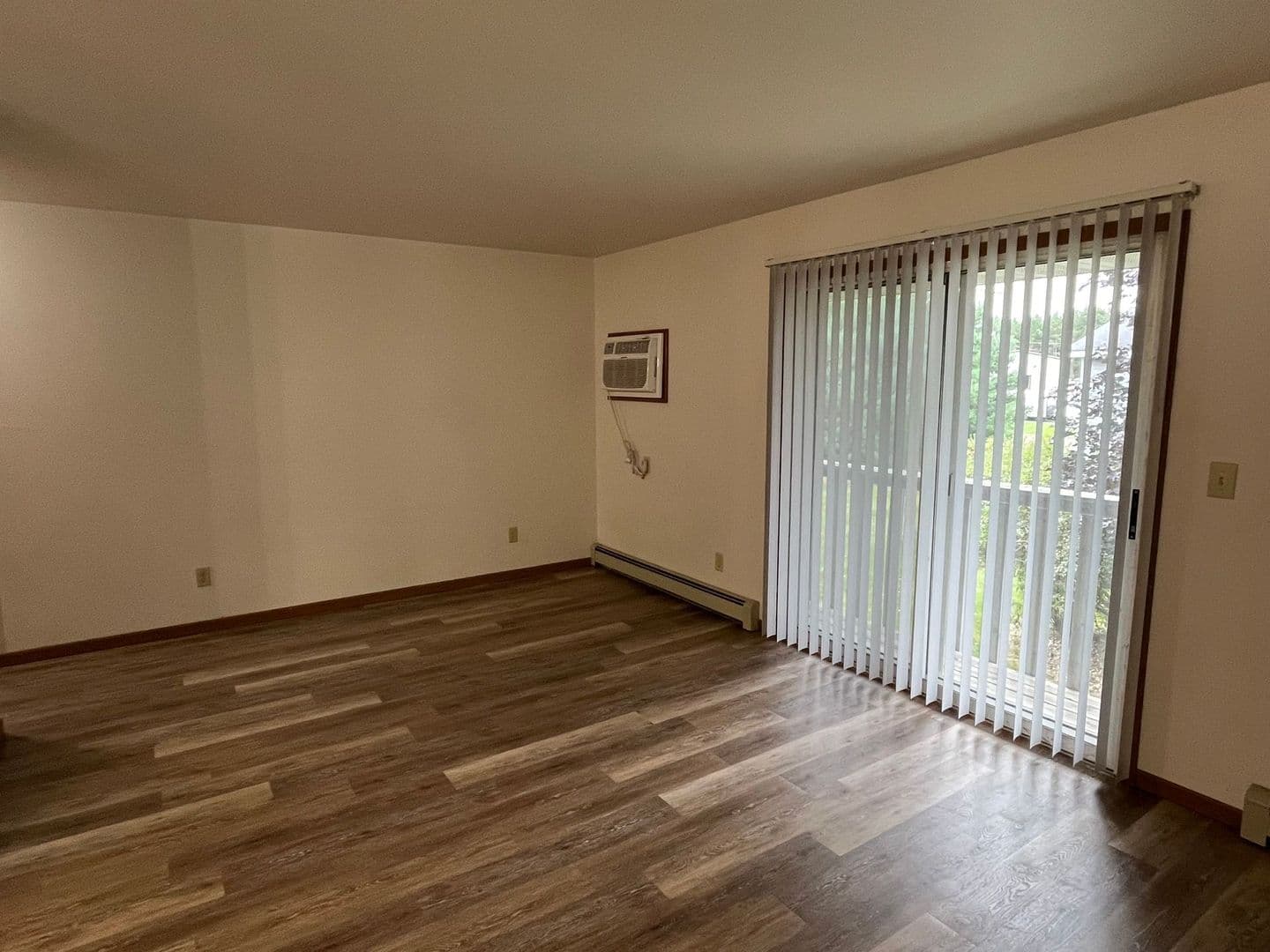 Plover Apartment: 2720 Washington Ave