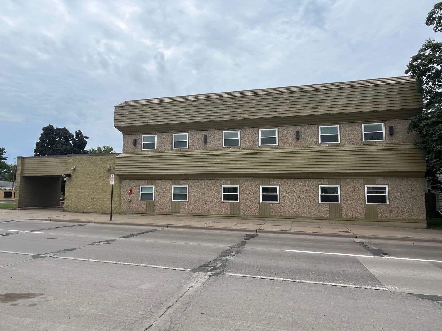 Wausau Apartment: 719 N 3rd Ave - Furnished
