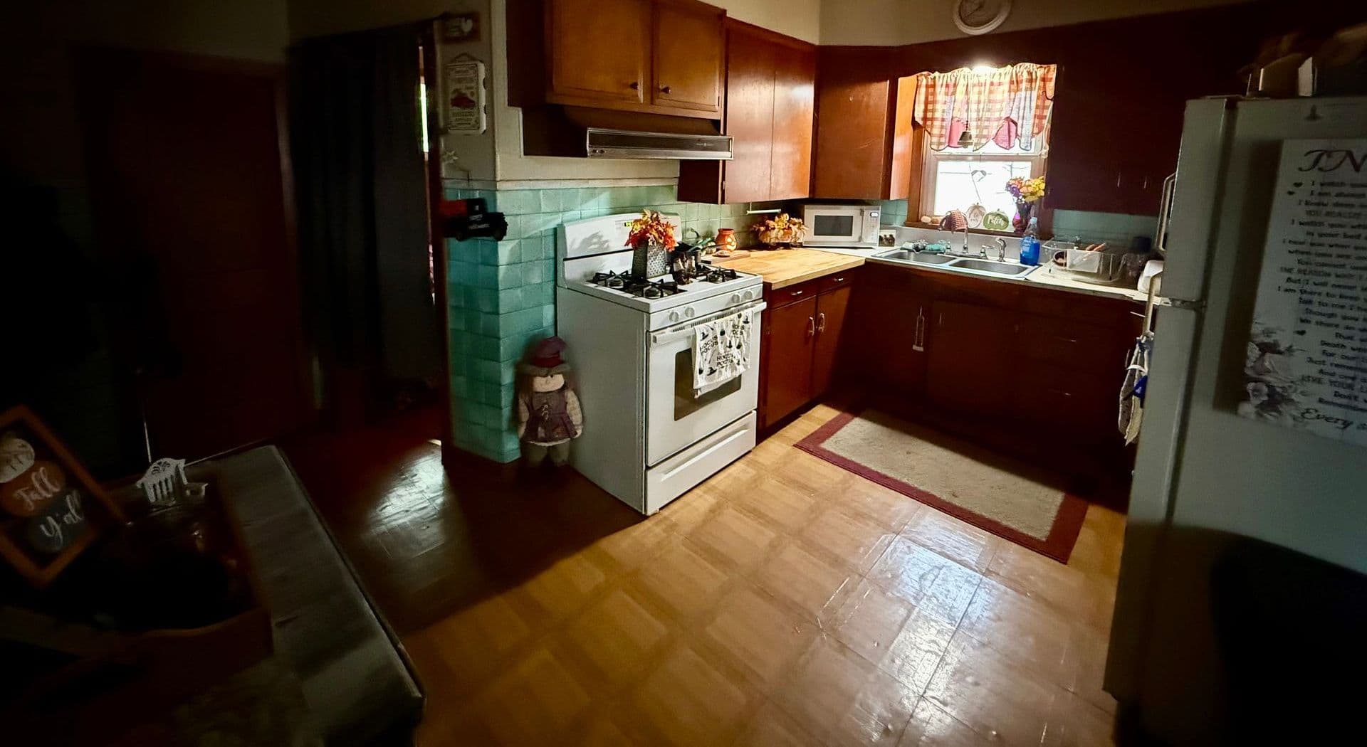 Merrill House: 604 N Genesee St