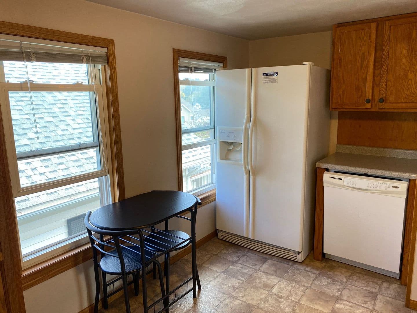 Marshfield Apartment: 410 N Maple Ave