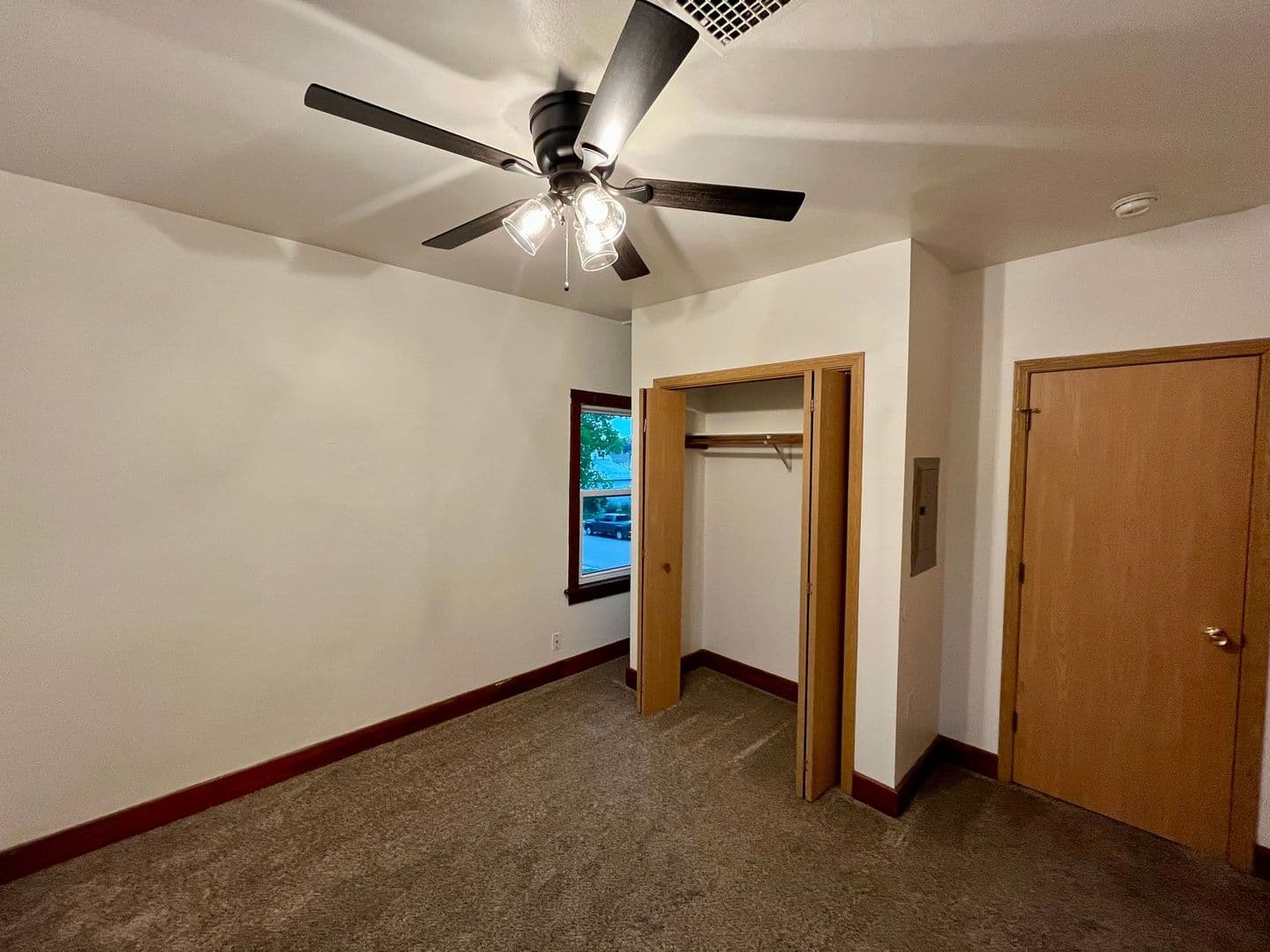 Rhinelander Apartment: 730 Wabash Street