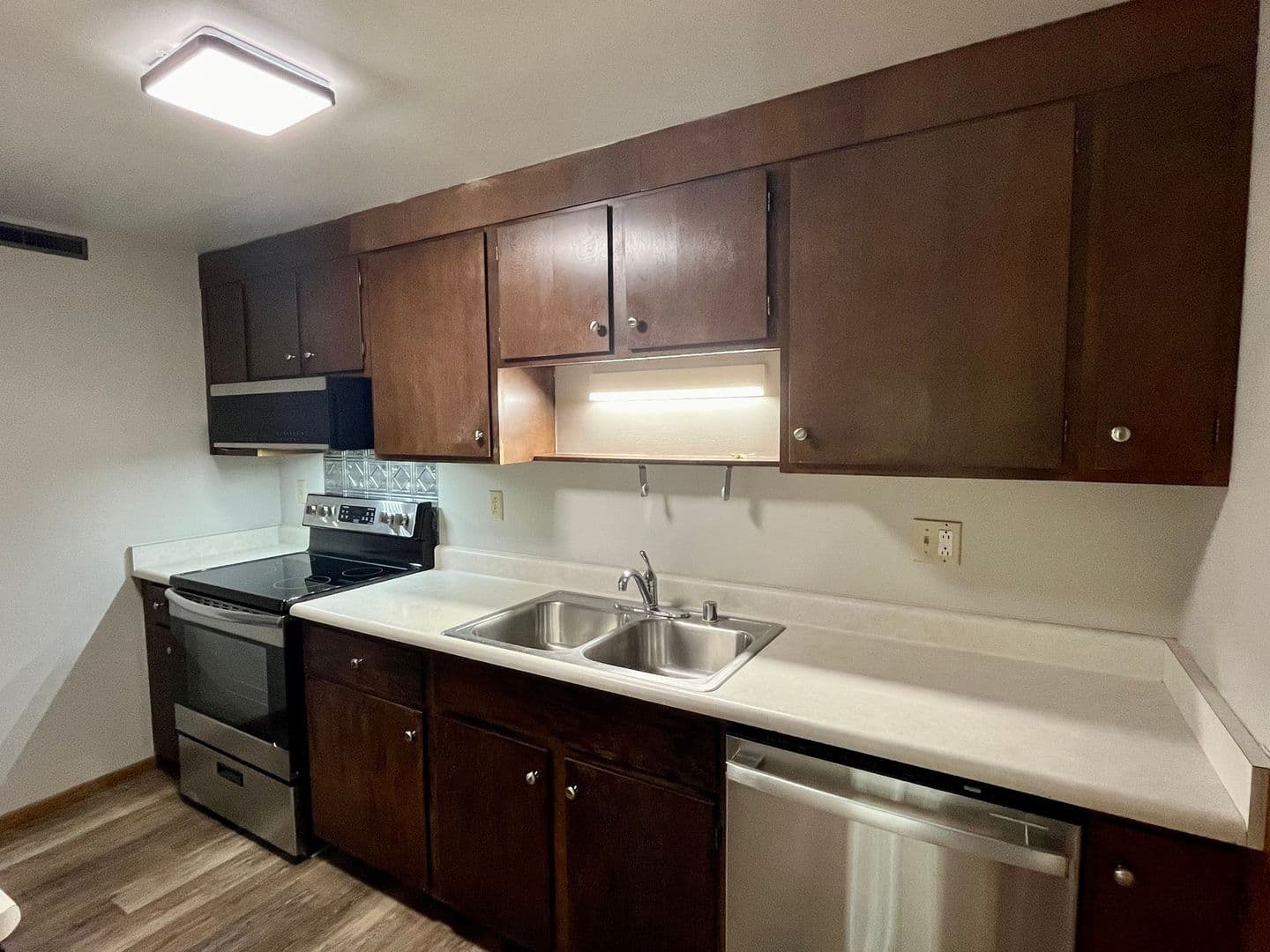 Plover Apartment: 3520 Evergreen Dr