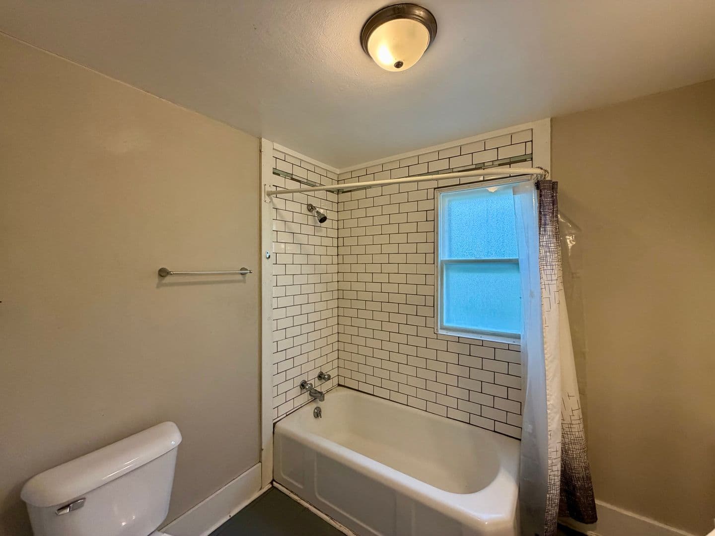 Rhinelander Apartment: 603 N Stevens Street